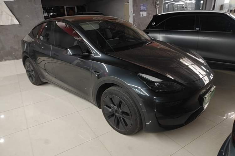 Used Tesla Model Y 2024 Rear-Wheel-Drive Version Front Right 45 Deg