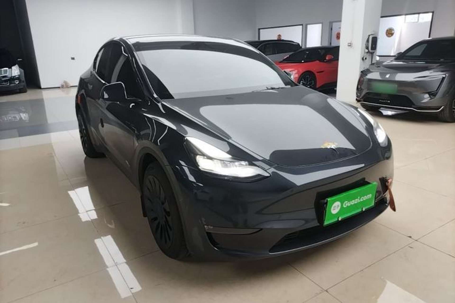 Used Tesla Model Y 2024 Long-Range All-Wheel-Drive Version Front Right 45 Deg
