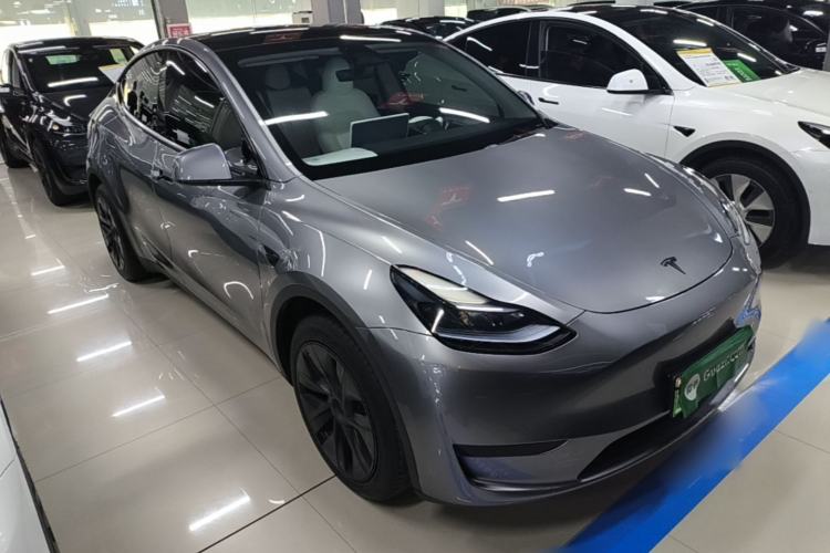 Used Tesla Model Y 2024 Rear-Wheel-Drive Version Front Right 45 Deg