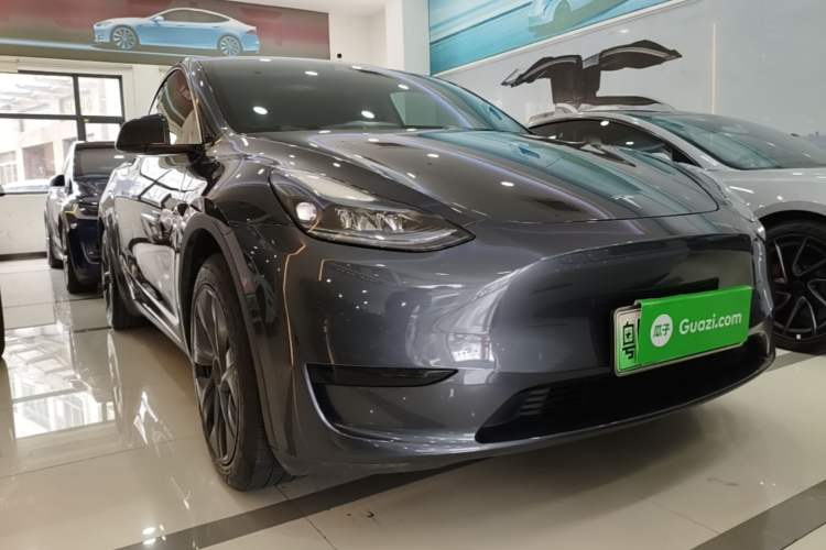 Used Tesla Model Y 2024 Rear-Wheel-Drive Version Front Right 45 Deg