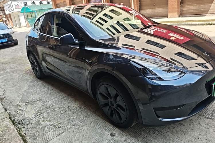 Used Tesla Model Y 2024 Rear-Wheel-Drive Version Front Right 45 Deg
