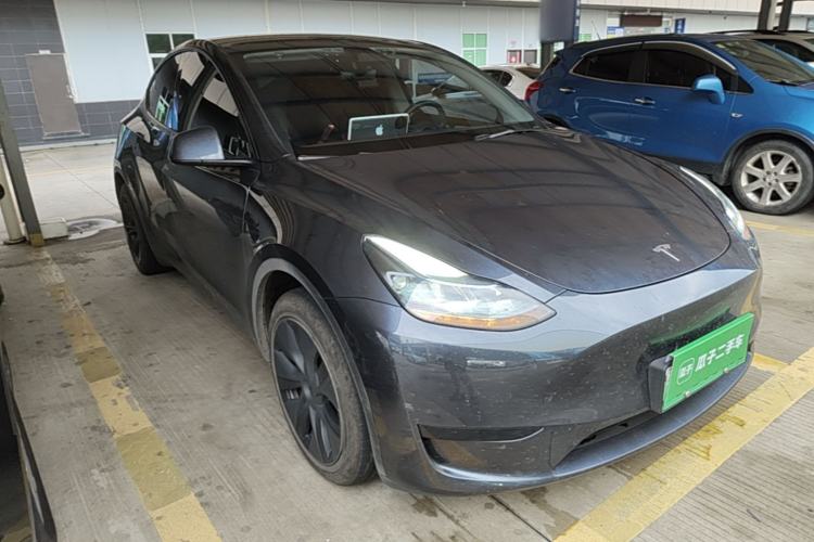 Used Tesla Model Y 2024 Rear-Wheel-Drive Version Front Right 45 Deg