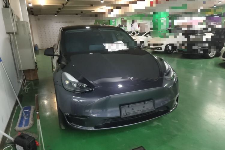 Used Tesla Model Y 2024 Long-Range All-Wheel-Drive Version Front Right 45 Deg