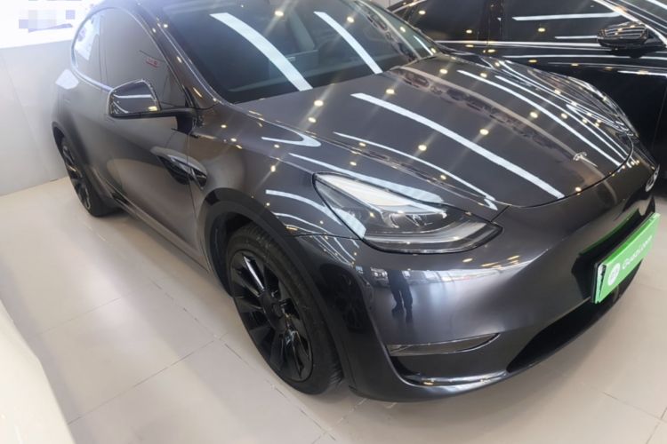 Used Tesla Model Y 2024 Long-Range All-Wheel-Drive Version Front Right 45 Deg