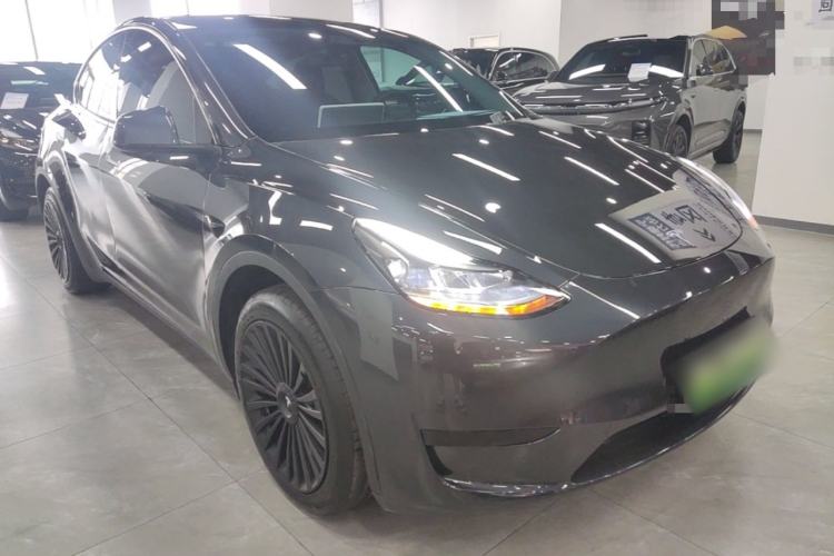 Used Tesla Model Y 2024 Rear-Wheel-Drive Version Front Right 45 Deg