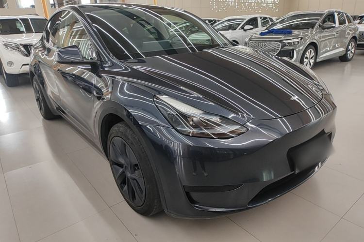Used Tesla Model Y 2024 Rear-Wheel-Drive Version Front Right 45 Deg