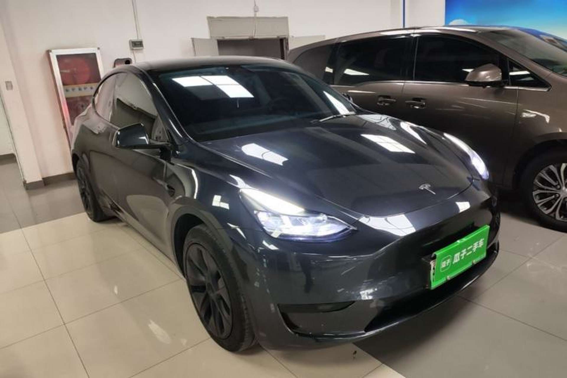 Used Tesla Model Y 2024 Rear-Wheel-Drive Version Front Right 45 Deg