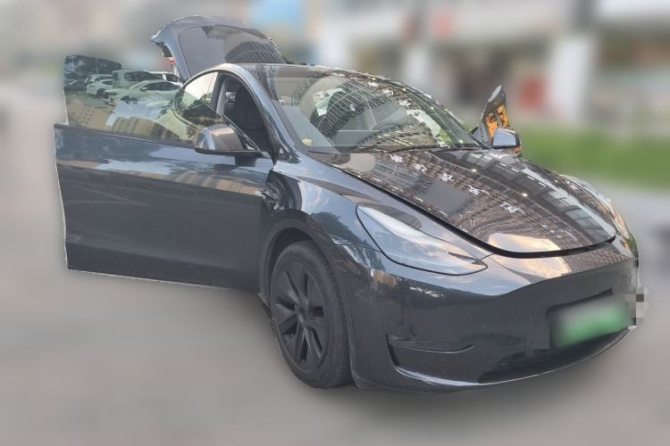 Used Tesla Model Y 2024 Long-Range All-Wheel-Drive Version Front Right 45 Deg