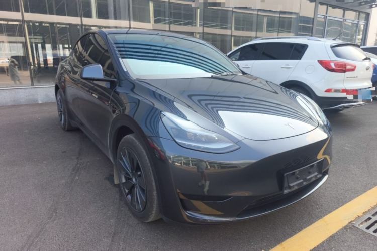 Used Tesla Model Y 2024 Rear-Wheel-Drive Version Front Right 45 Deg