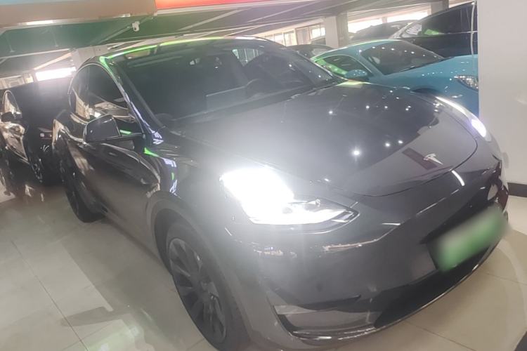 Used Tesla Model Y 2024 Long-Range All-Wheel-Drive Version Front Right 45 Deg