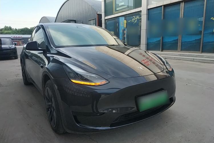 Used Tesla Model Y 2024 Rear-Wheel-Drive Version Front Right 45 Deg