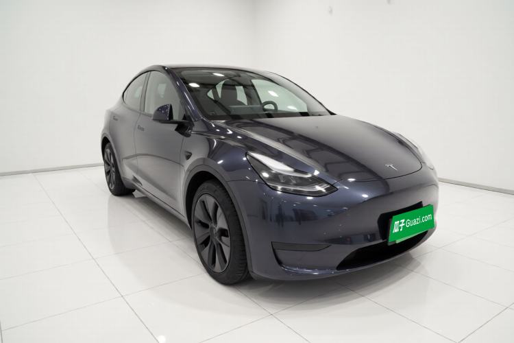Used Tesla Model Y 2024 Long-Range All-Wheel-Drive Version Front Right 45 Deg