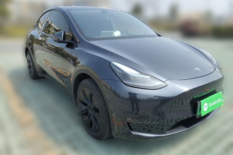 Used Tesla Model Y 2024 Long-Range All-Wheel-Drive Version Front Right 45 Deg