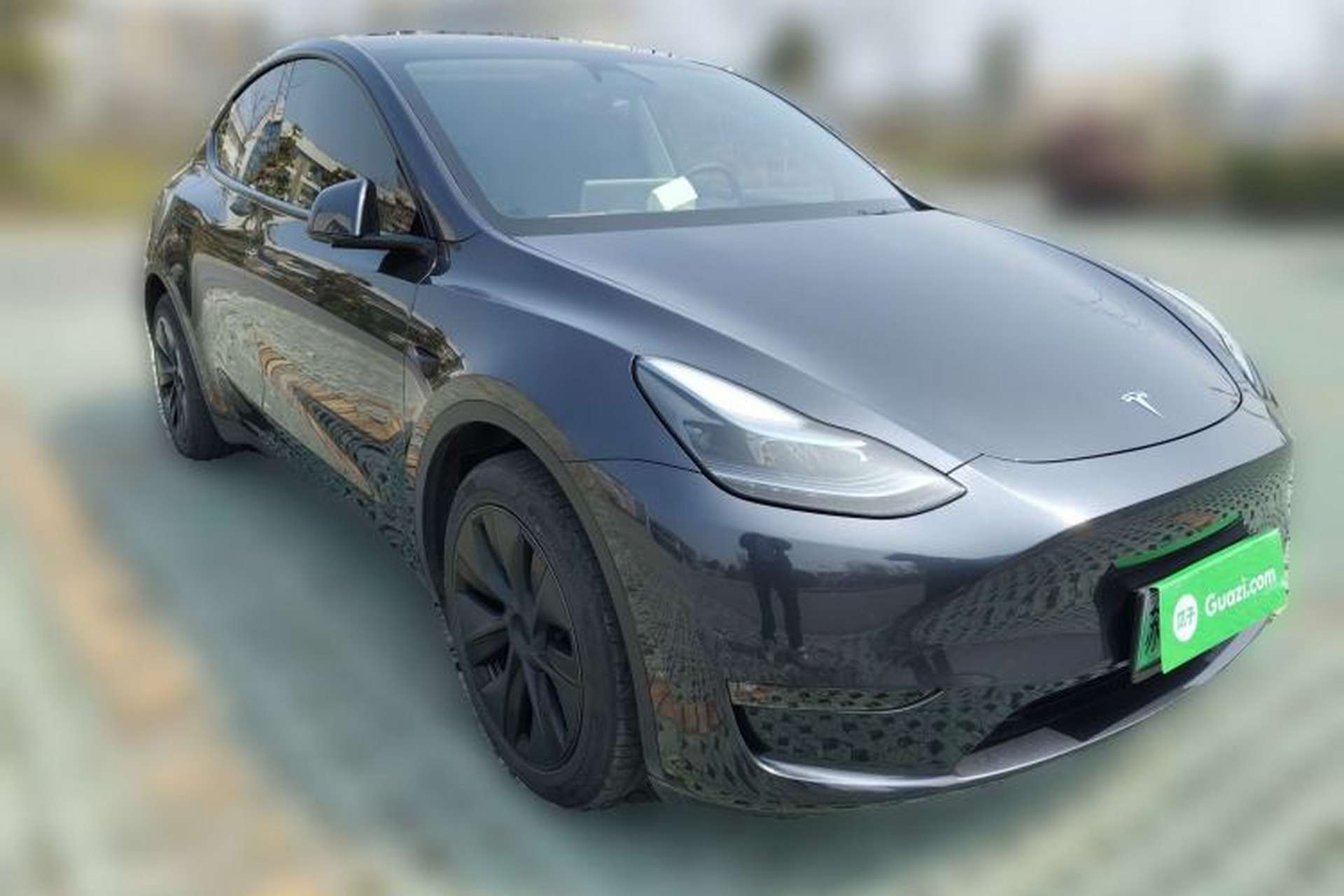 Used Tesla Model Y 2024 Long-Range All-Wheel-Drive Version Front Right 45 Deg