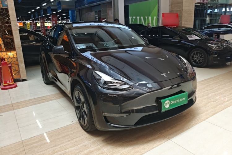 Used Tesla Model Y 2024 Long-Range All-Wheel-Drive Version Front Right 45 Deg