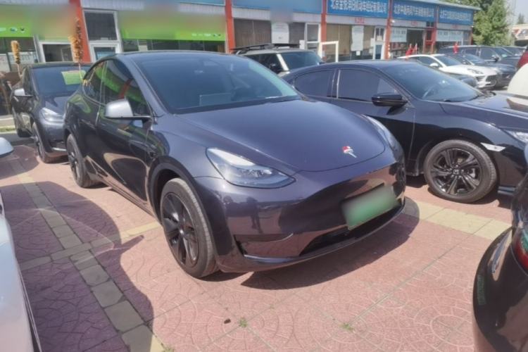 Used Tesla Model Y 2024 Rear-Wheel-Drive Version Front Right 45 Deg