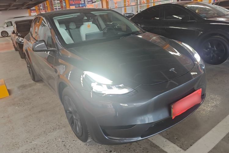 Used Tesla Model Y 2024 Rear-Wheel-Drive Version Front Right 45 Deg