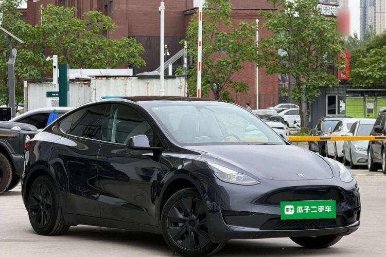 Used Tesla Model Y 2024 Rear-Wheel-Drive Version Front Right 45 Deg