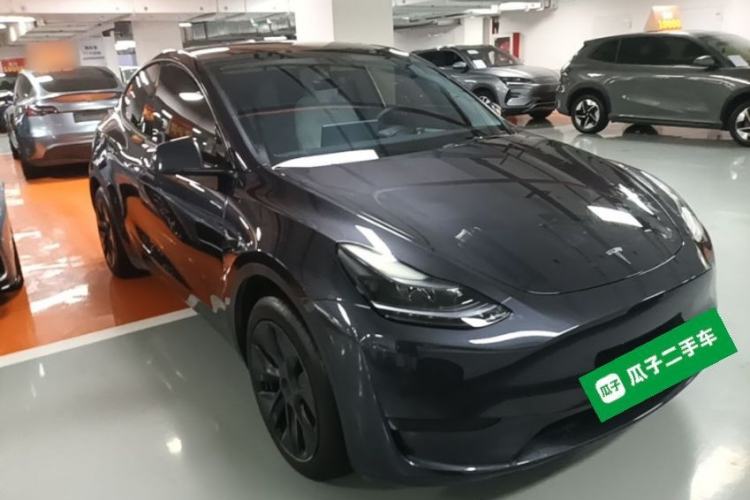 Used Tesla Model Y 2024 Rear-Wheel-Drive Version Front Right 45 Deg
