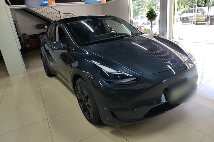 Used Tesla Model Y 2024 Rear-Wheel-Drive Version Front Right 45 Deg