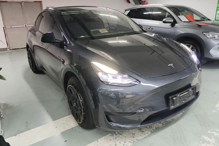 Used Tesla Model Y 2024 Rear-Wheel-Drive Version Front Right 45 Deg