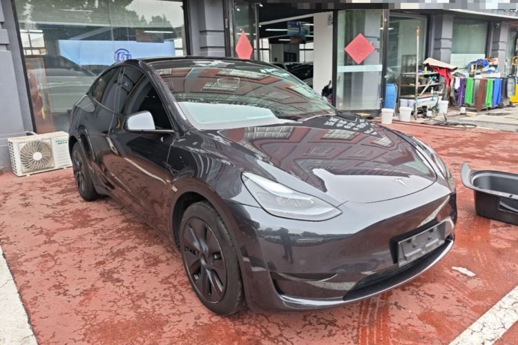 Used Tesla Model Y 2024 Rear-Wheel-Drive Version Front Right 45 Deg