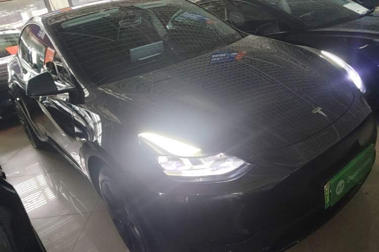 Used Tesla Model Y 2024 Rear-Wheel-Drive Version Front Right 45 Deg