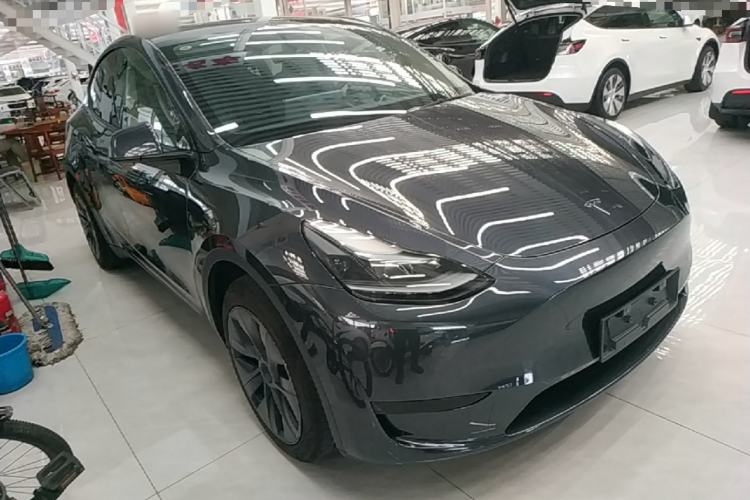Used Tesla Model Y 2024 Rear-Wheel-Drive Version Front Right 45 Deg