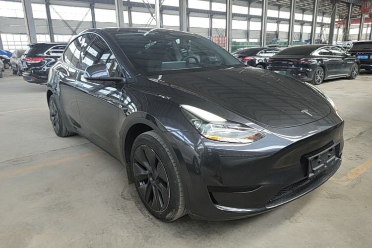 Used Tesla Model Y 2024 Rear-Wheel-Drive Version Front Right 45 Deg