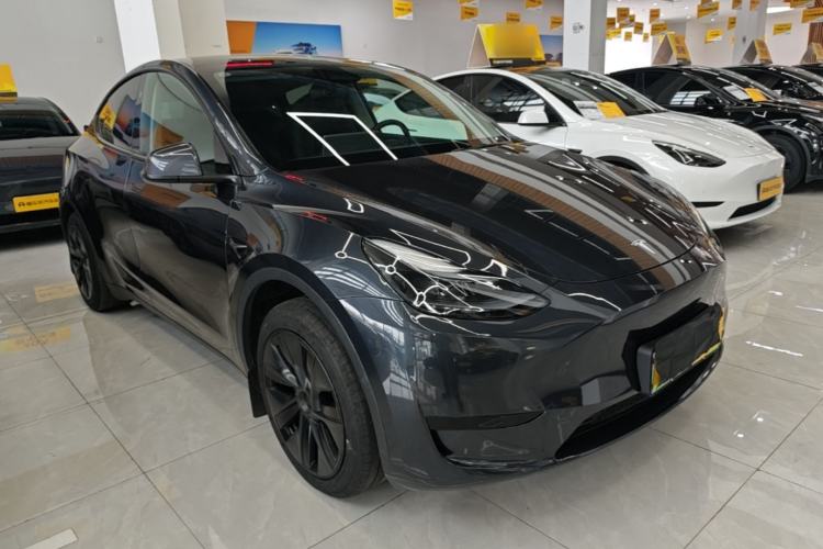 Used Tesla Model Y 2024 Rear-Wheel-Drive Version Front Right 45 Deg
