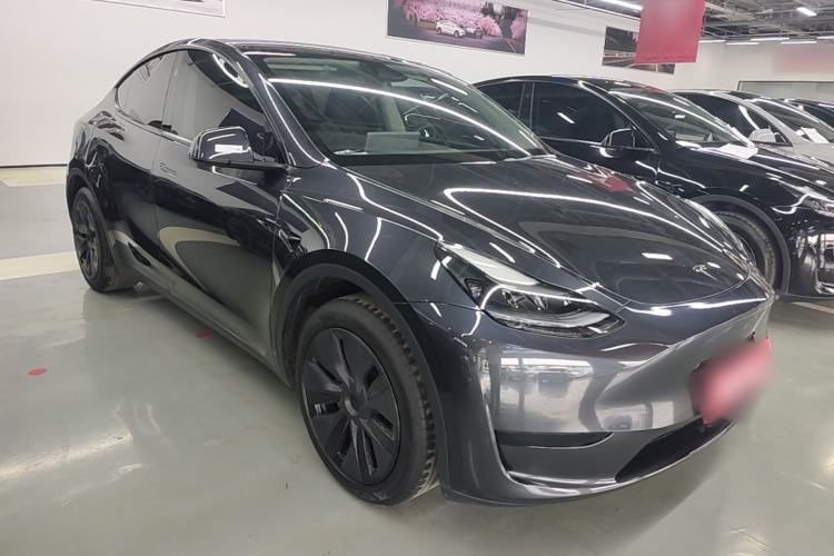 Used Tesla Model Y 2024 Rear-Wheel-Drive Version Front Right 45 Deg