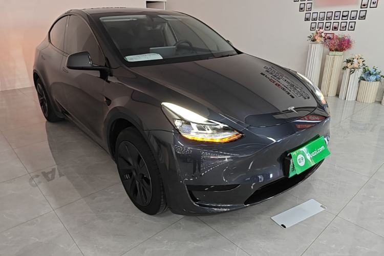 Used Tesla Model Y 2024 Rear-Wheel-Drive Version Front Right 45 Deg