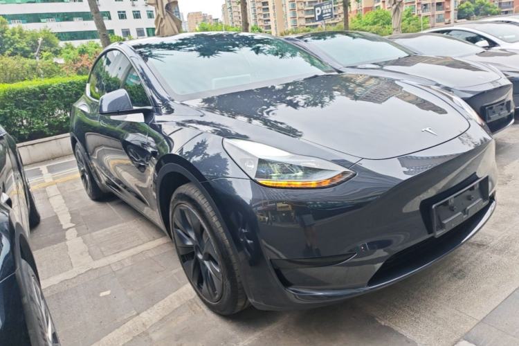 Used Tesla Model Y 2024 Rear-Wheel-Drive Version Front Right 45 Deg