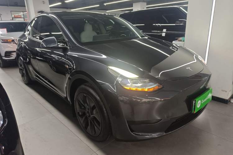 Used Tesla Model Y 2024 Rear-Wheel-Drive Version Front Right 45 Deg