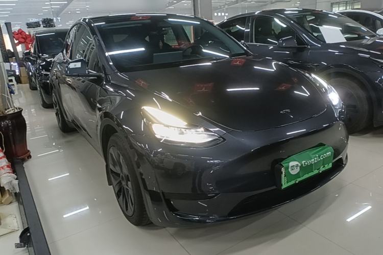 Used Tesla Model Y 2024 Rear-Wheel-Drive Version Front Right 45 Deg