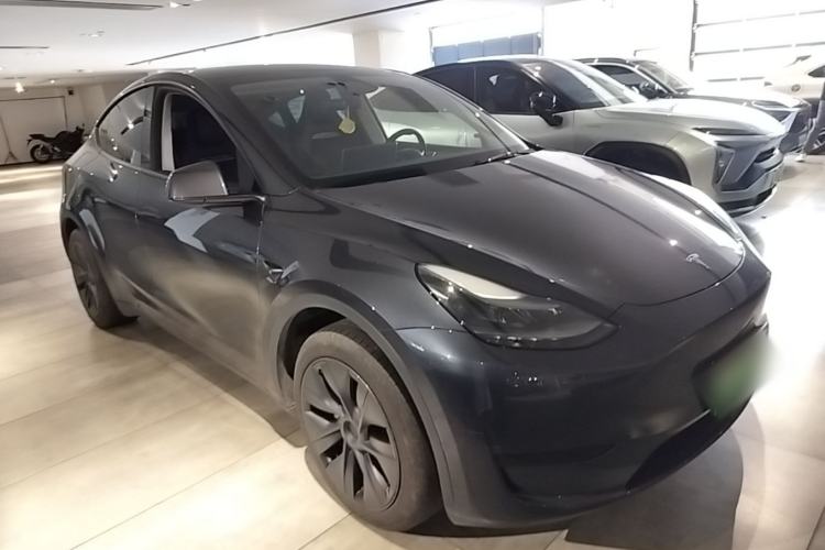 Used Tesla Model Y 2024 Rear-Wheel-Drive Version Front Right 45 Deg