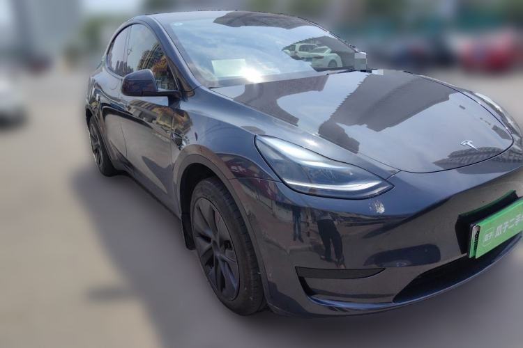 Used Tesla Model Y 2024 Rear-Wheel-Drive Version Front Right 45 Deg