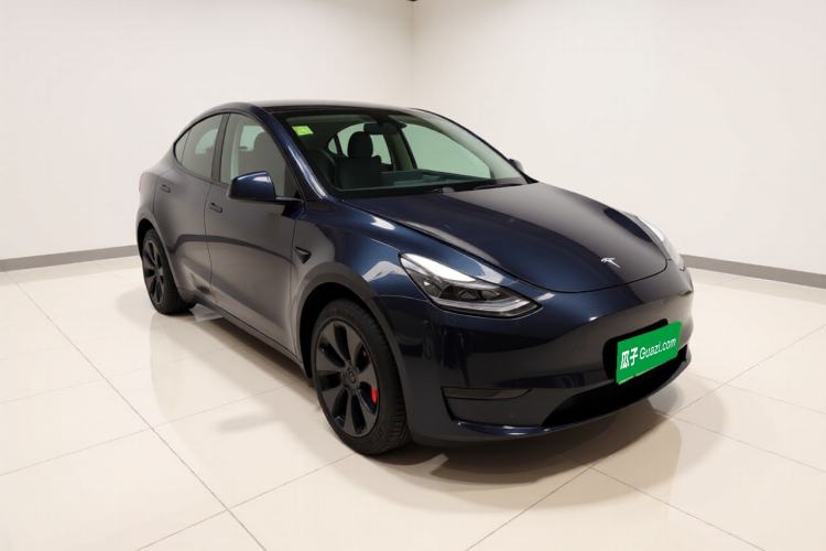 Used Tesla Model Y 2024 Long-Range All-Wheel-Drive Version Front Right 45 Deg