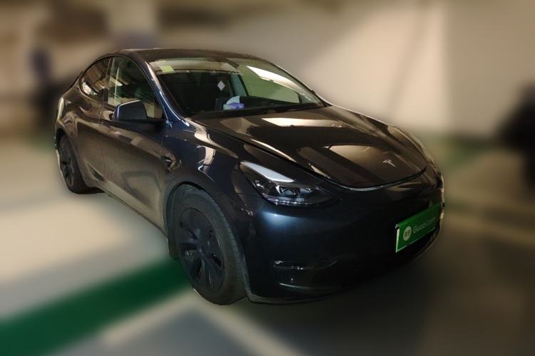 Used Tesla Model Y 2024 Long-Range All-Wheel-Drive Version Front Right 45 Deg