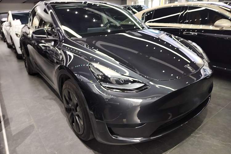 Used Tesla Model Y 2024 Rear-Wheel-Drive Version Front Right 45 Deg