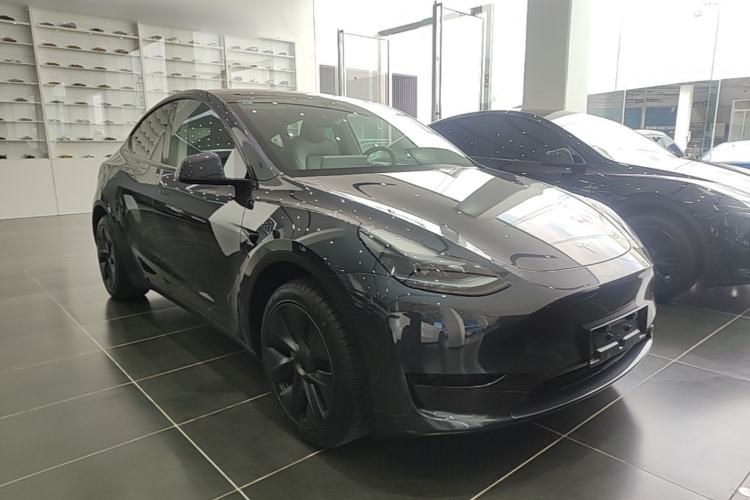Used Tesla Model Y 2024 Rear-Wheel-Drive Version Front Right 45 Deg