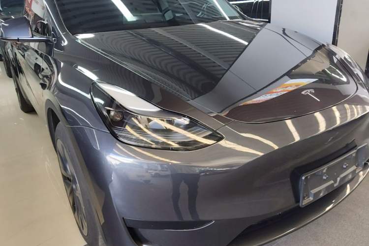 Used Tesla Model Y 2024 Rear-Wheel-Drive Version Front Right 45 Deg