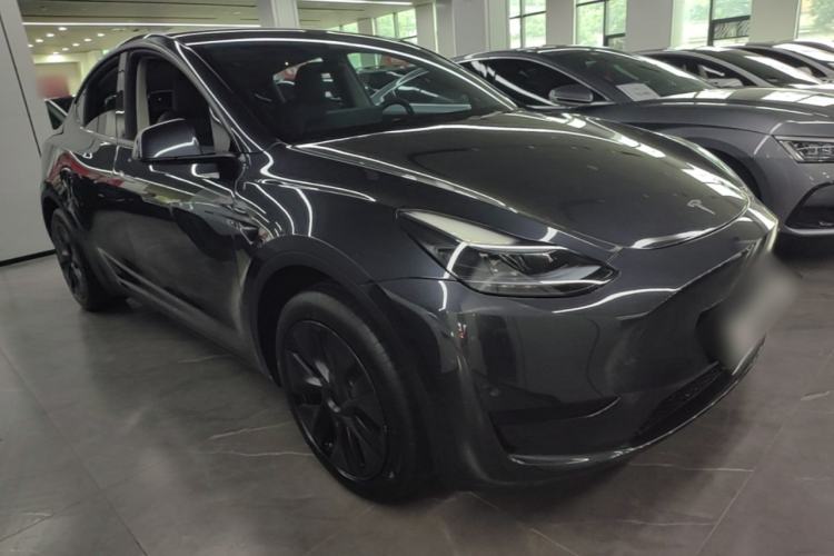 Used Tesla Model Y 2024 Rear-Wheel-Drive Version Front Right 45 Deg