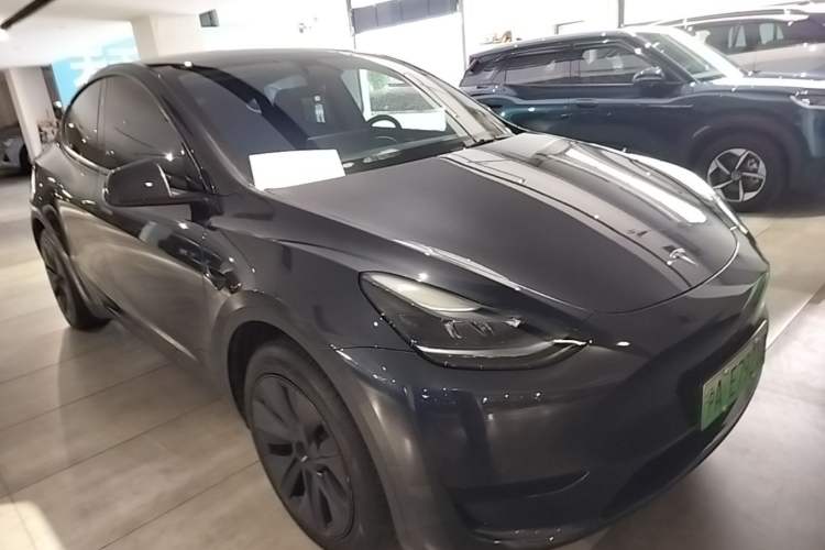 Used Tesla Model Y 2024 Rear-Wheel-Drive Version Front Right 45 Deg