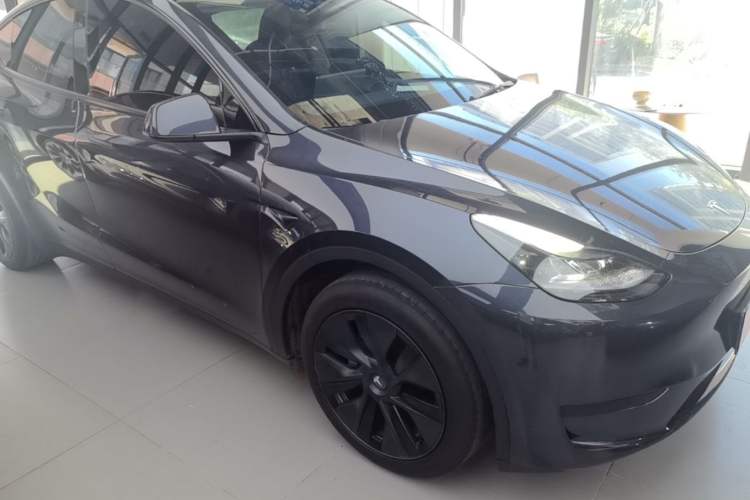 Used Tesla Model Y 2024 Rear-Wheel-Drive Version Front Right 45 Deg