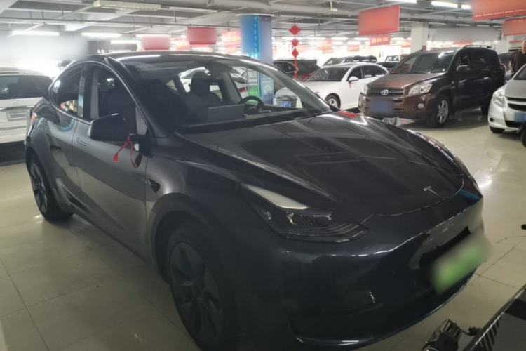 Used Tesla Model Y 2024 Rear-Wheel-Drive Version Front Right 45 Deg