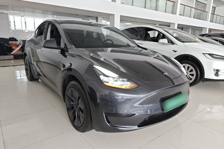 Used Tesla Model Y 2024 Rear-Wheel-Drive Version Front Right 45 Deg