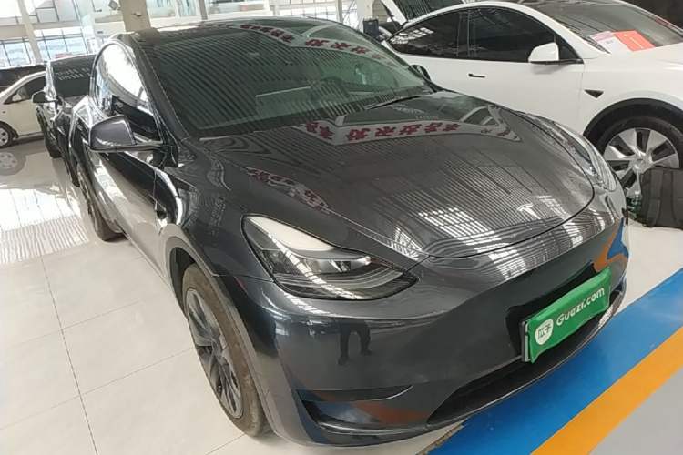 Used Tesla Model Y 2024 Rear-Wheel-Drive Version Front Right 45 Deg