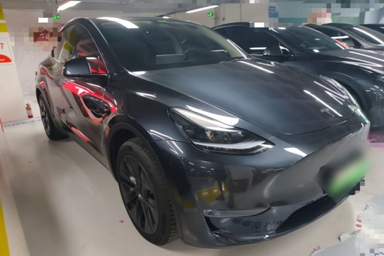 Used Tesla Model Y 2024 Long-Range All-Wheel-Drive Version Front Right 45 Deg