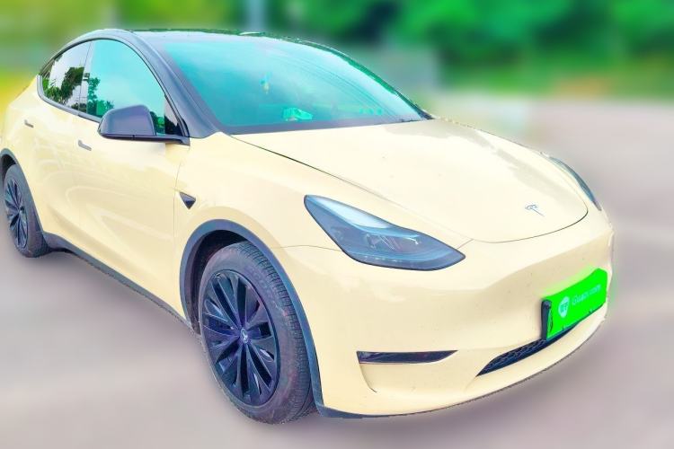 Used Tesla Model Y 2024 Long-Range All-Wheel-Drive Version Front Right 45 Deg